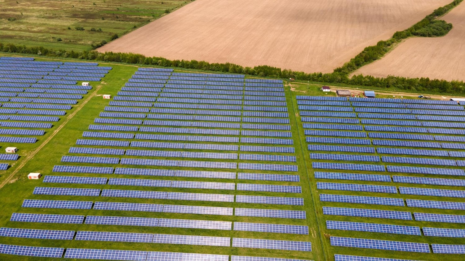 Najwięcej instalacji PV funkcjonuje w Chinach. W Polsce farmy fotowoltaiczne jak na zdjęciu są o wiele mniej liczne.